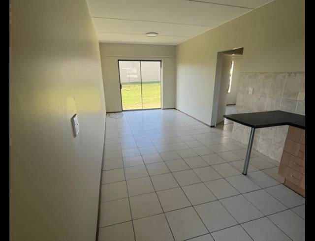 2 BEDROOM PROPERTY TO RENT IN PARKRAND